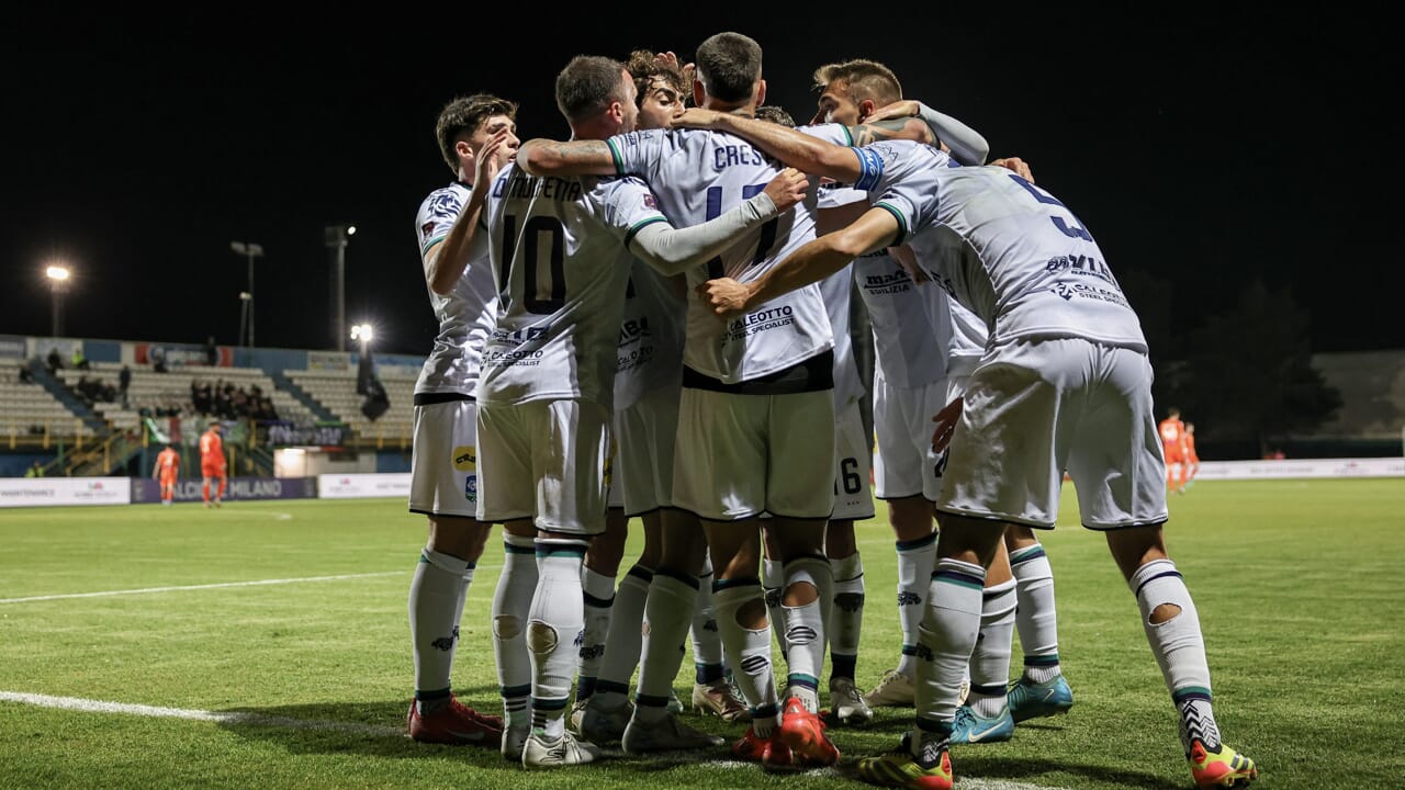 Dominio Feralpisalò: Alcione Milano sconfitta 0-3! Scopri i gol e gli highlights che hanno lasciato il segno!